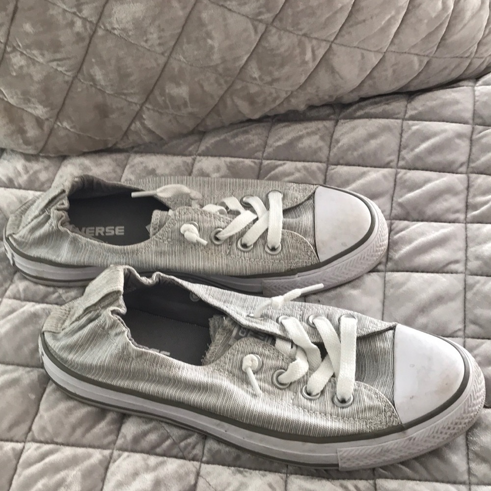 Converse slip on tennis shoes size 8